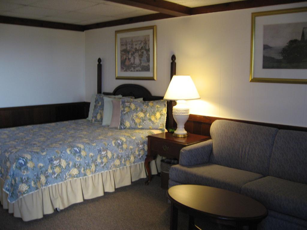 Sea Whale Motel Мидлтаун Экстерьер фото